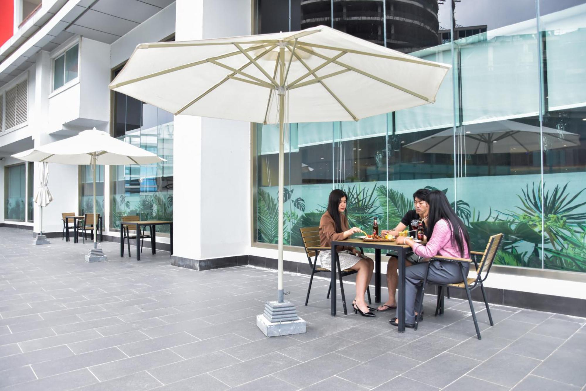 Olympia City Hotel By Dara Phnom-Penh Buitenkant foto